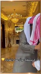 غازي الذيابي يزين مجلسه بخشب عود تقدر قيمته بأكثر من 50 الف يحمل اسمه