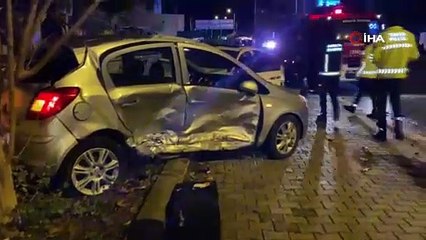 İki otomobilin karıştığı kazada sürücüler yaralandı