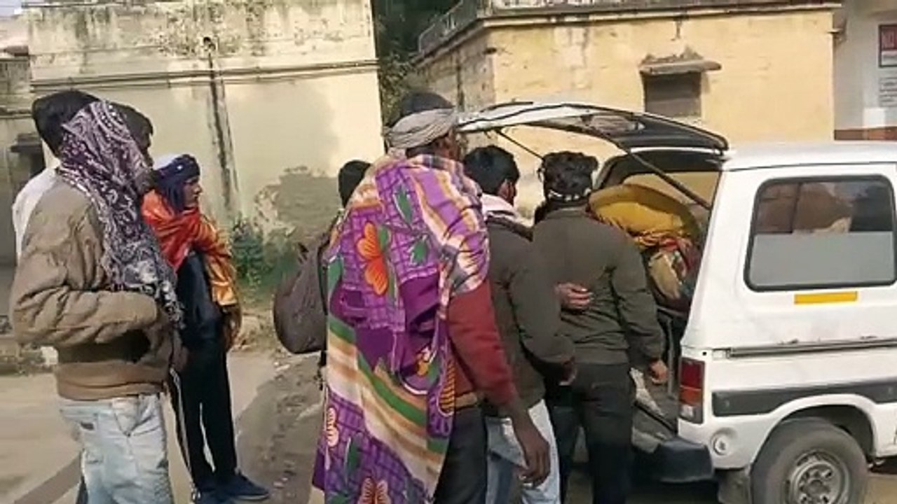 इलाहाबाद एक्सप्रेस ट्रेन की चपेट में आने से एक...