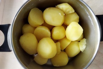 Co zrobić z ugotowanych ziemniaków?