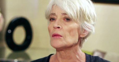 Françoise Hardy raconte l'impact dévastateur de ses multiples chimiothérapies sur sa vie.