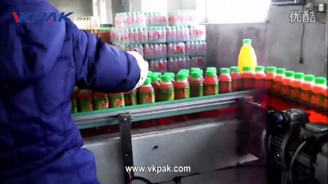 Machine d'étiquetage de manchon rétractable pour bouteilles carrées