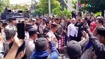 Umat Muslim Turun Gunung Tuntut Arya Wedakarna