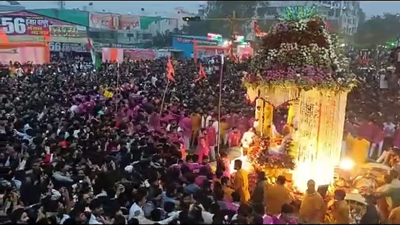 स्वर्ण रथ पर निकले रणजीत बाबा, लाखों श्रद्धालुओं ने की अगवानी
