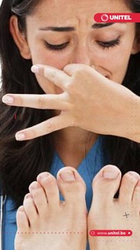 ¿te quitas los zapatos y tus pies dejan mal olor? Toma nota, aquí te dejamos 5 consejos para combatir este mal momento