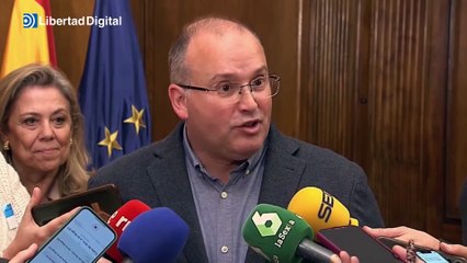 Tellado se desmarca de Vox y destaca que "disolverían partidos por sus actos delictivos"