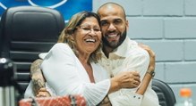 La madre de Dani Alves traspasa todas las líneas rojas: desvela la identidad de la presunta víctima y muestra fotos suyas