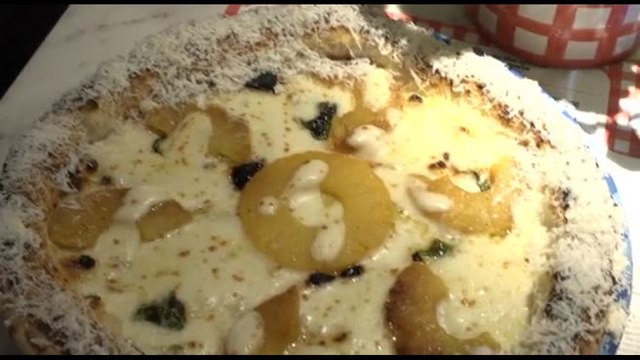 Sorbillo difende la pizza con l'ananas: tanti pregiudizi senza provare