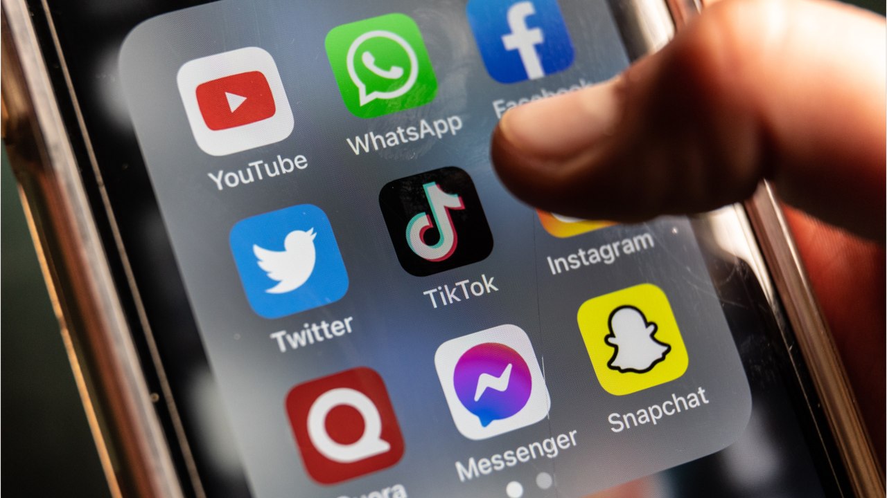 HMRC alert issued as people are told they are owed a £277 tax refund