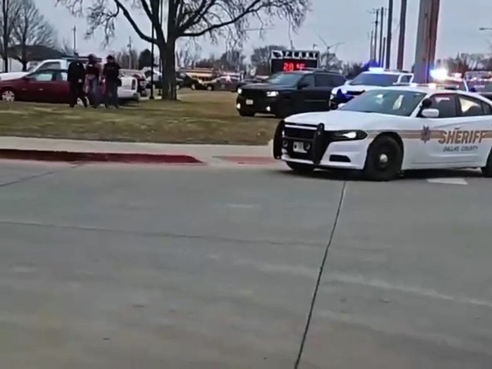 BREAKING : TIR ACTIF À L'ÉCOLE SECONDAIRE PERRY, IOWA.