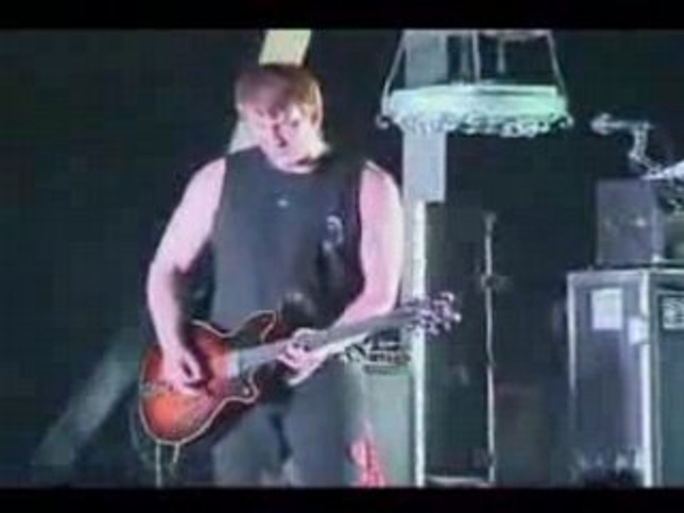 1 - QOTSA - Feel Good Hit Of The Summer live Berlin 2007