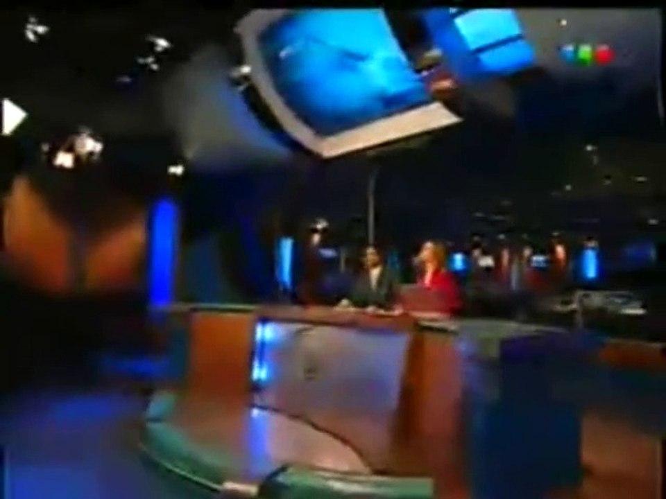 Anuncio del nuevo disco de Charly García "Deberías saber porqué" (2009)