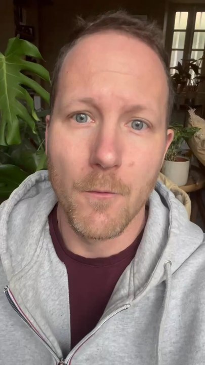 Comme j’ai hâte de commencer mes premiers semis de potager ! Découvrez les étapes passionnantes de la naissance de mes plants jusqu'à leur premier repiquage dans des pots individuels.