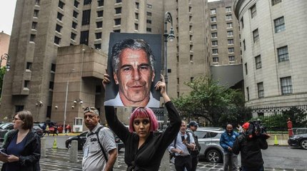 Stephen Hawking, Michael Jackson y Trump: lo que dicen los documentos del caso Epstein