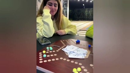 غيث و سارة تحدي الجكارو اللي خسر ينط بالمسبح !! مع زياد و سارة