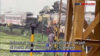 Breaking News! Kereta Bandung Raya Adu Banteng dengan KA Turangga hingga Gerbong Terangkat