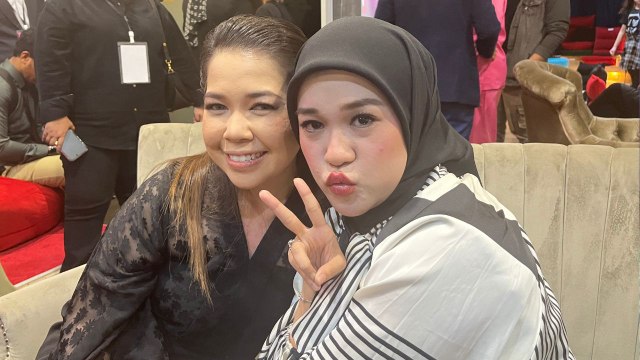 Ini bukti Ernie Zakri dan Nadeera tak gaduh... elok berjumpa, siap berpeluk lagi!