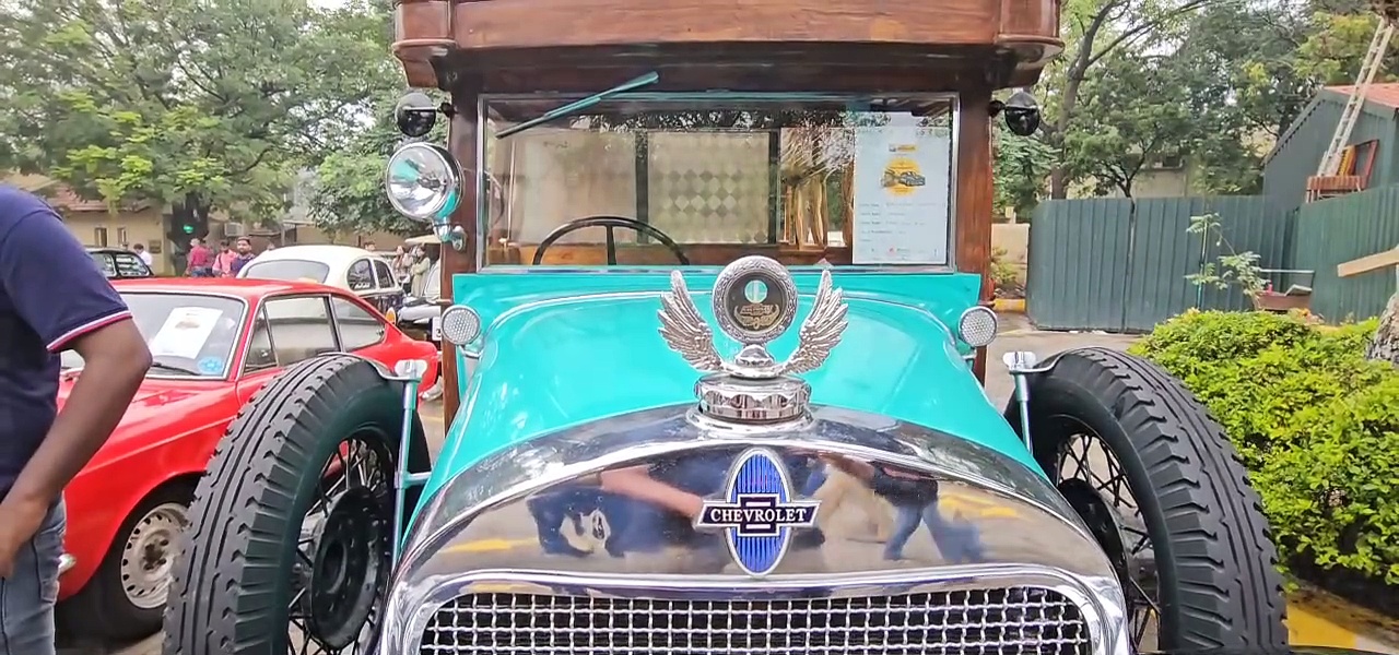 Coimbatore Vizha: கோவை ரேஸ்கோர்ஸ் சாலையில் வலம் வந்த பழங்கால கார்கள்; வியந்து பார்த்த பொதுமக்கள்