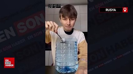 Rusya'daki gençten ilginç deney! 5 litrelik suyu çatalla içti