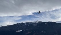 Alula Trek Nurflügel vorm Haus bei schwacher Thermik