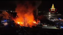 A Firenze incendio in periferia fra le baracche dei senzatetto