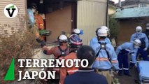 El emocionante rescate de una anciana encontrada por un perro tras 72 horas atrapada entre escombros tras el terremoto en Japón