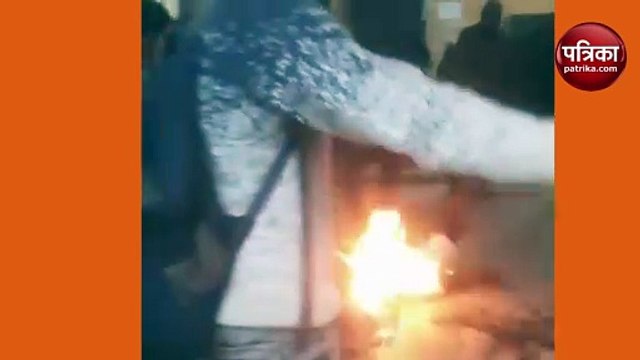 एसडीएम कार्यालय के सामने किसान ने किया आत्मदाह, 38 सेकंड का वीडियो वायरल