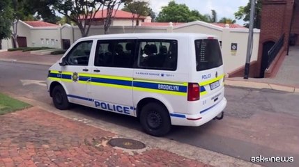 Pistorius in libert? vigilata, polizia vicino alla casa dello zio