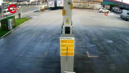 Faciadan dönüldü: Minibüs akaryakıt pompalarını teğet geçti