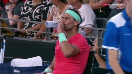 Le petit coup de patte de Nadal au filet qui laisse Thompson de marbre