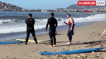Alanya'da Sörfçüler Güneşli Havada Dalgalarda Sörf Yaptı