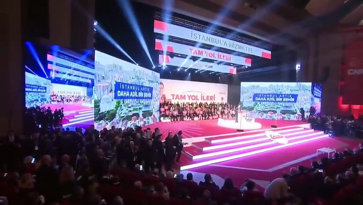 Ekrem tiyatrosu yine sahnede! Kamerayı görünce kolunu sıvayan adam