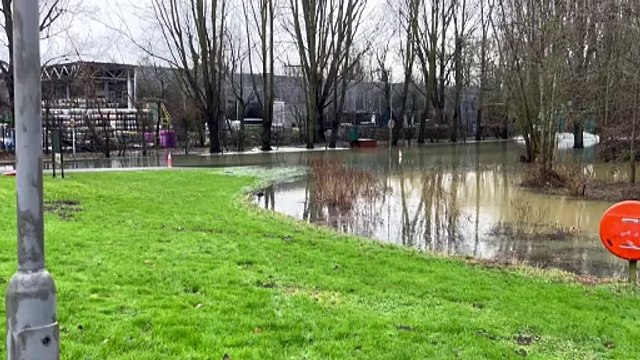 Greene King lorry ploughs through flooded road in Bury St Edmunds
