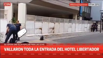 Vallas y control policial desmedido en el Hotel Libertador ante una manifestación de Barrios de Pie