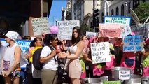 Manifestantes de Barrios de Pie protestan pacíficamente en las afueras del Hotel Libertador