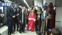 Óscar Puente llega en tren con los Reyes Magos a Vigo