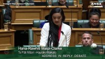 Nuova Zelanda, giovane deputata porta la Haka in Parlamento