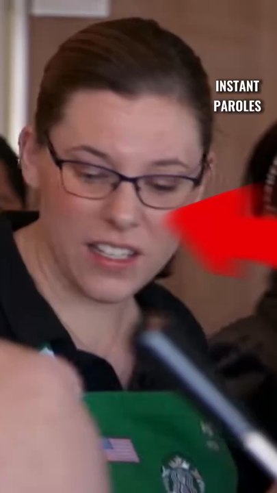 Cette serveuse apprend la langue des signes pour un client atteint de surdité