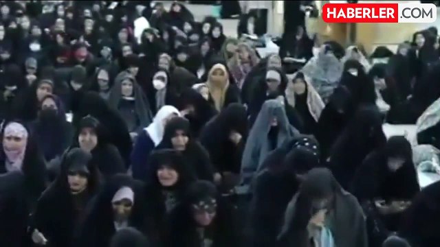 İran'da terör saldırısının ardından Cemkeran Camii'ne intikam bayrağı çekildi