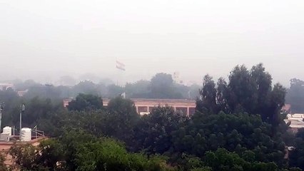 कोहरे व शीतलहर के चलते कड़ाके की ठंड जनजीवन प्रभावित