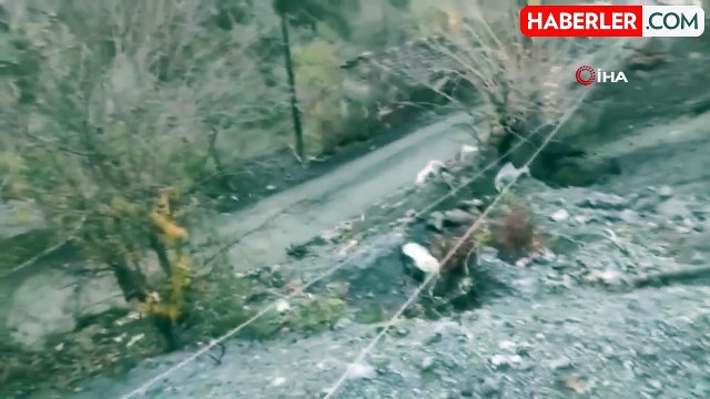 Şiddetli yağış sonrası toprak kayması: Kullanılmayan iki yayla evi zarar gördü