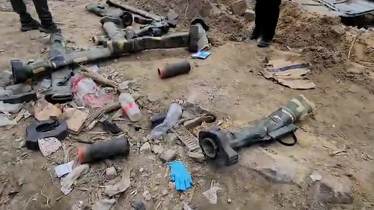الاحتلال يجرف مقبرة الشهداء بحي التفاح في غزة وينبش قبورها