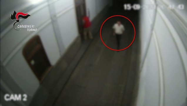 Torino, 83enne picchiato e rapinato in casa: la banda in azione