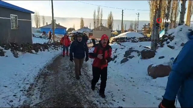 Allahuekber Dağı'na tırmanan dağcılar Sarıkamış şehitlerini andı