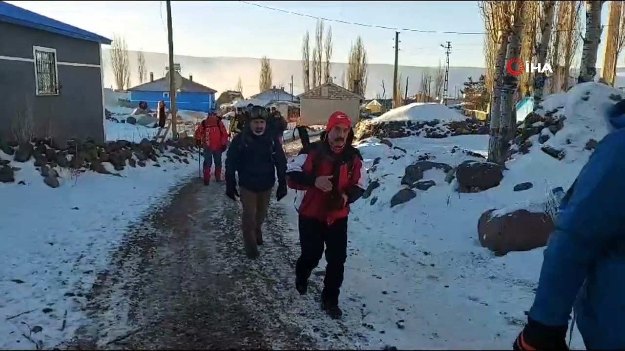 Allahuekber Dağı'na tırmanan dağcılar Sarıkamış şehitlerini andı