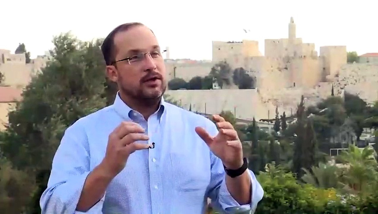 Sep. 10 2018: CBN's Chris Mitchell speaks with FFOZ missionary Boaz Michael about the Christian significance of the shofar (excerpt)