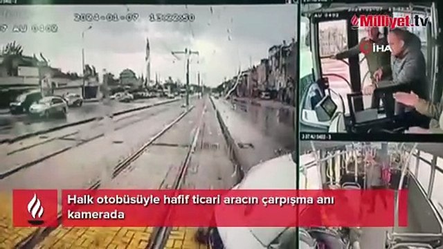 Halk otobüsüyle hafif ticari aracın çarpışma anı kamerada