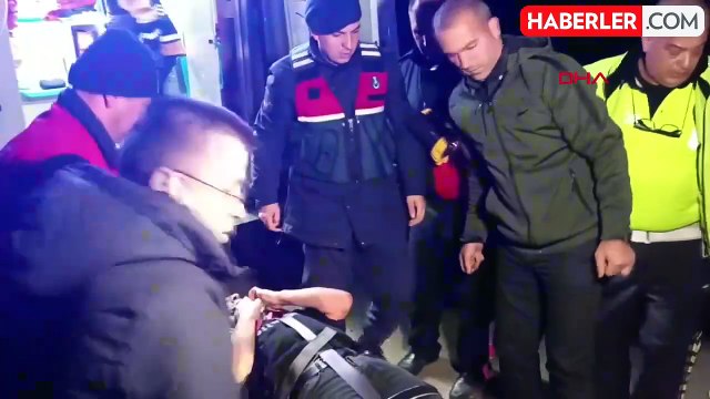 Lapseki'de midibüs ile otomobil çarpıştı: 1 ölü, 4 yaralı