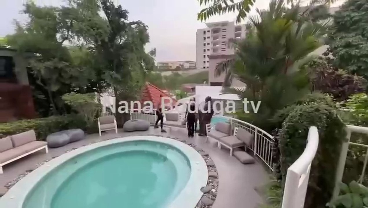 Pendaison de crémaillère à la résidence de l'artiste congolais FALLY IPUPA sur les rives de la lagune Ebrié à Abidjan