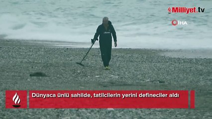 Dünyaca ünlü sahilde define avı! Ellerinde dedektörle aradılar